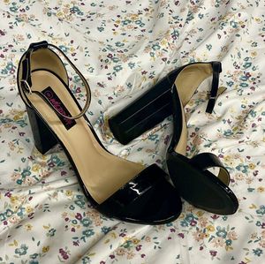 Gloss Black Heels Size 8