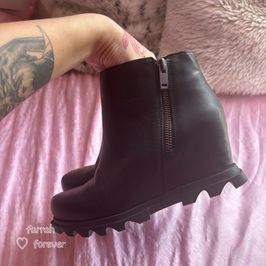 Black Boots