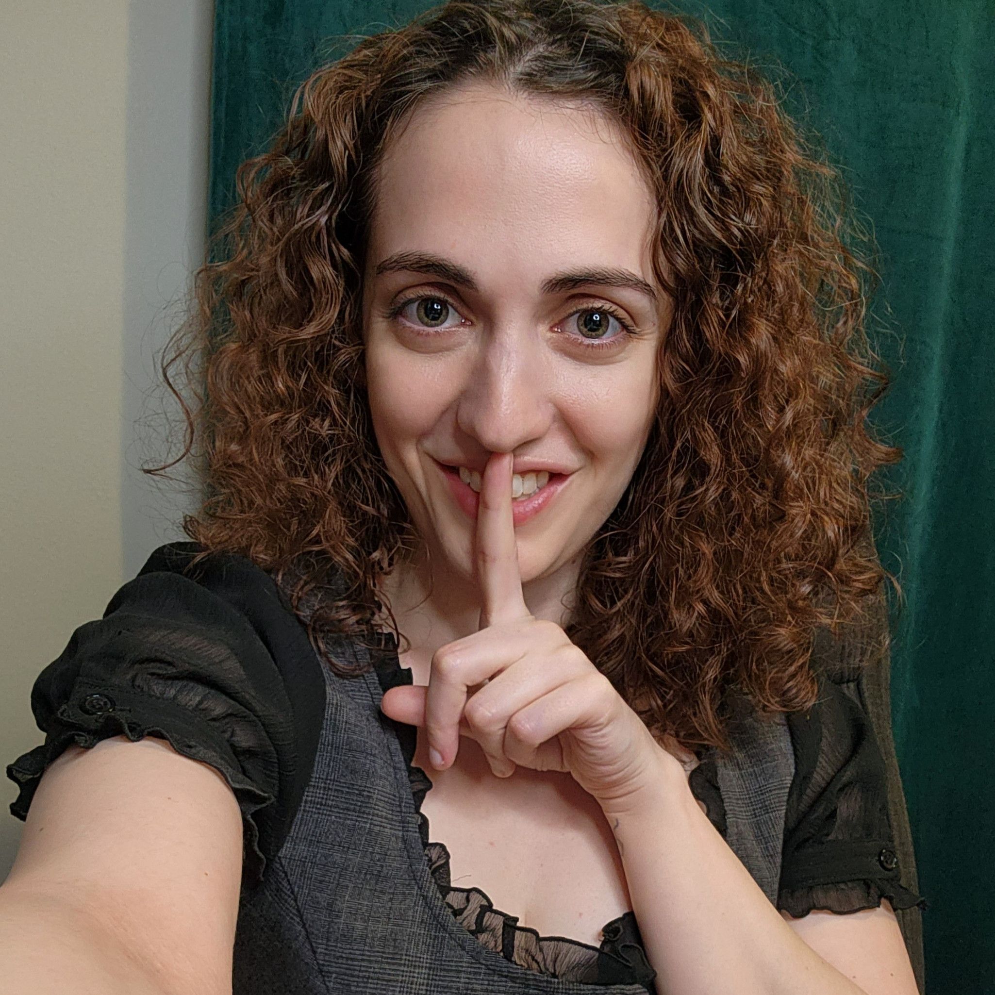 25 Selfie Teasing Pics Before Secretary Job Interview