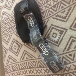 Drip shoulder bag