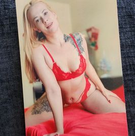 Signed Photo of FreakyFiona