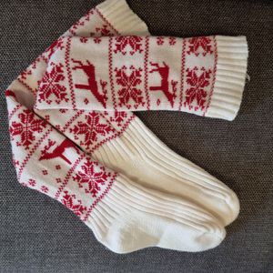Long warm kneehighs
