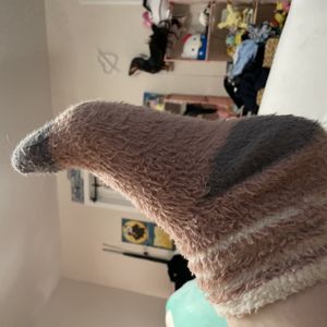 100hr Soft fuzzy stinky socks