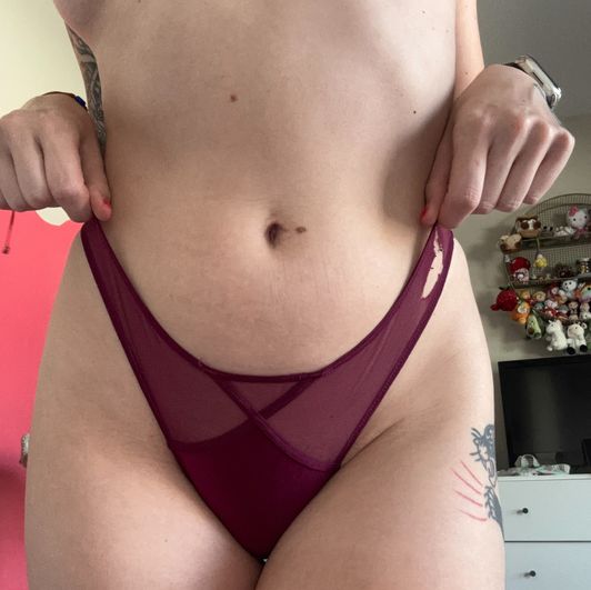 Maroon VS Thong