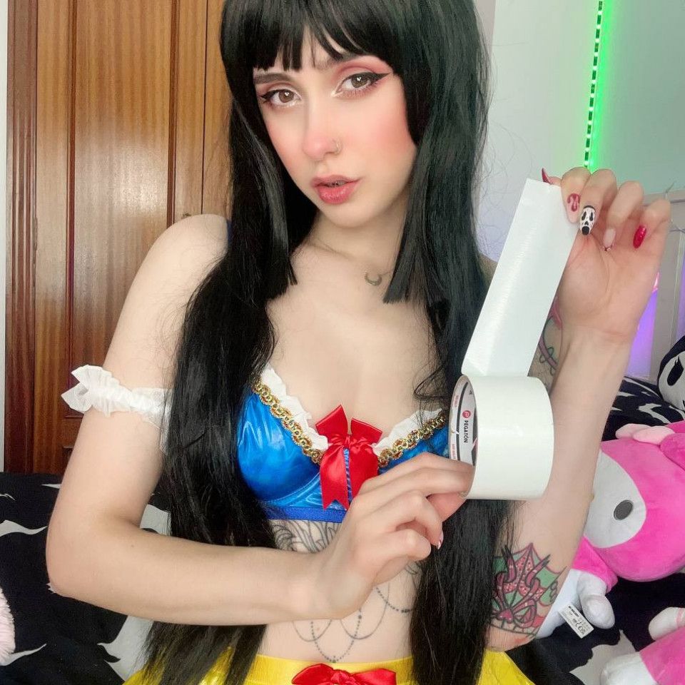 Snow White bondage photo set
