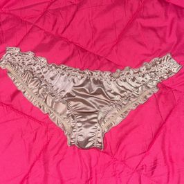 Silky ruffle panties