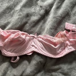 Worn bra pink