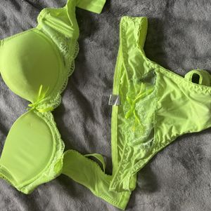 Silky but thick bright yellow set