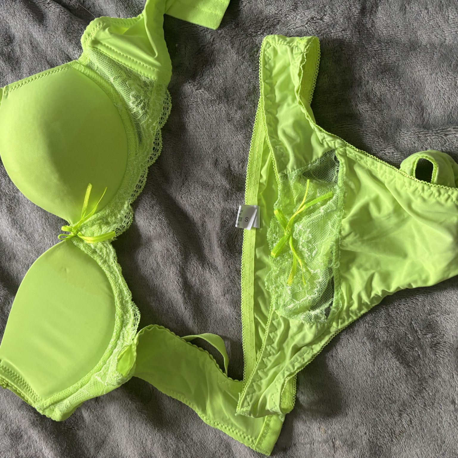 Silky but thick bright yellow set