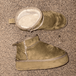 old smelly Uggs