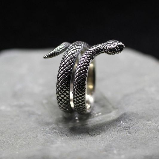 Give me the Single Stone Snakes Ring
