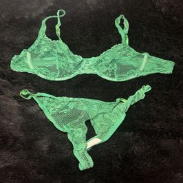 Green lace bra and panty set