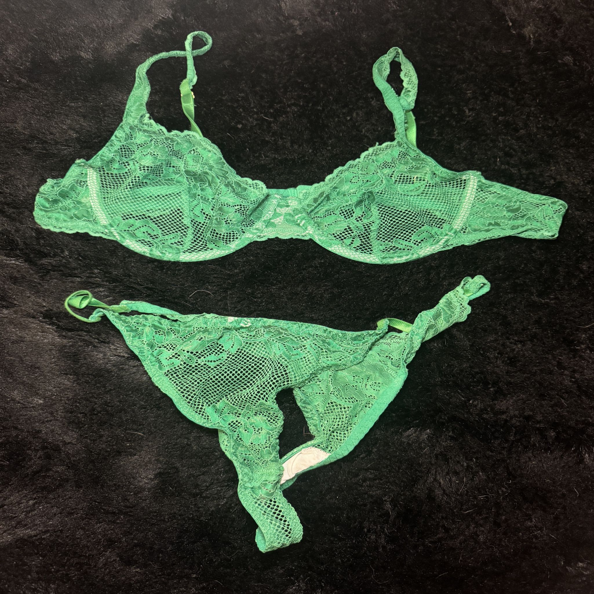 Green lace bra and panty set