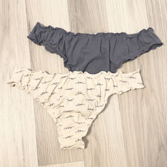 2 pair of thongs