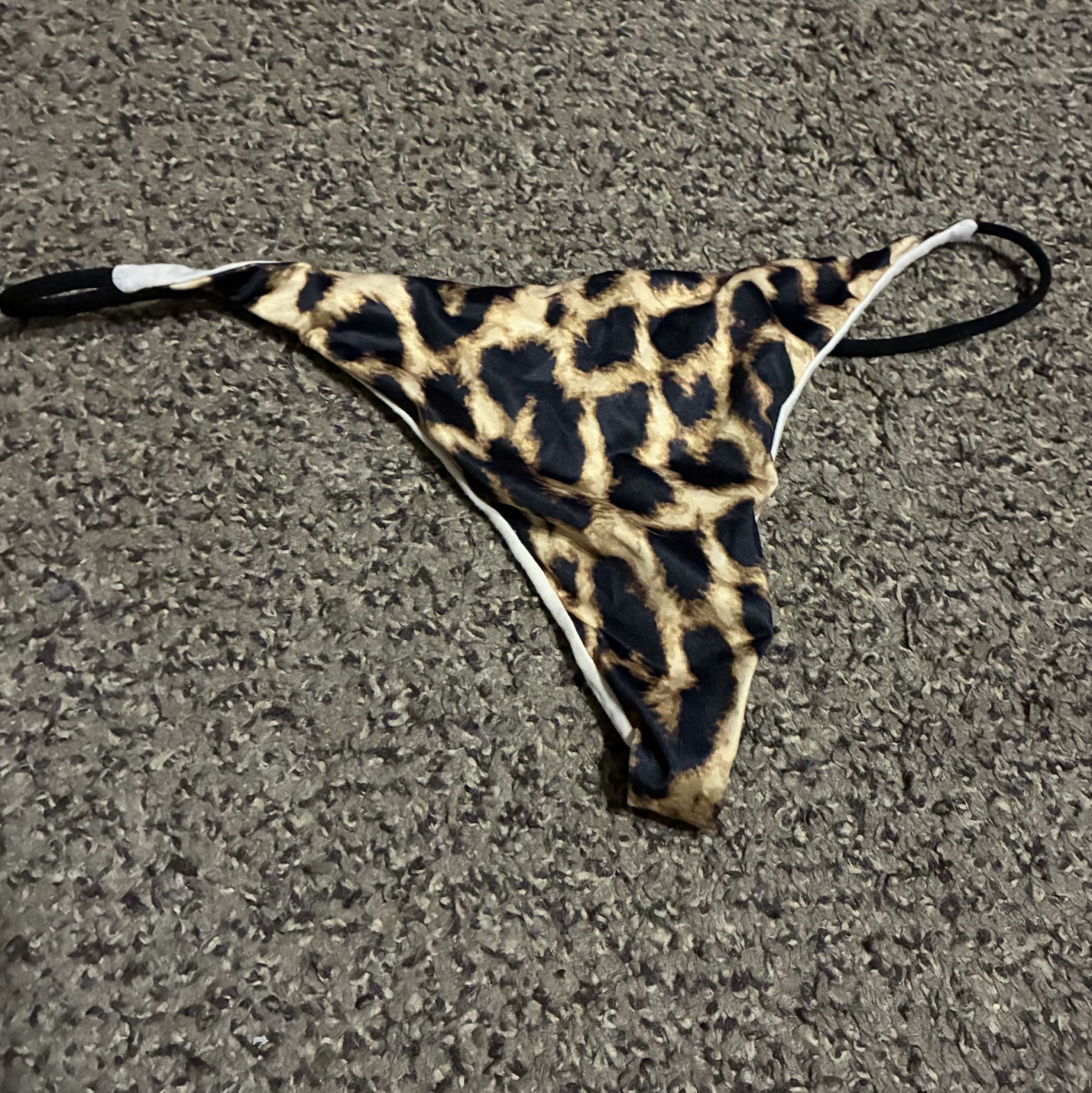 Silky smooth leopard thong