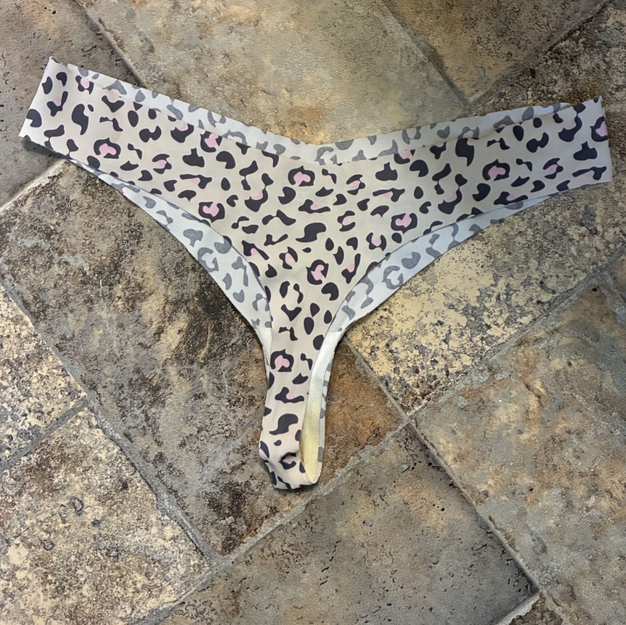 Leopard thong