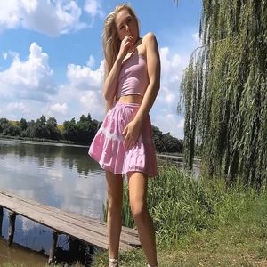 pink skirt