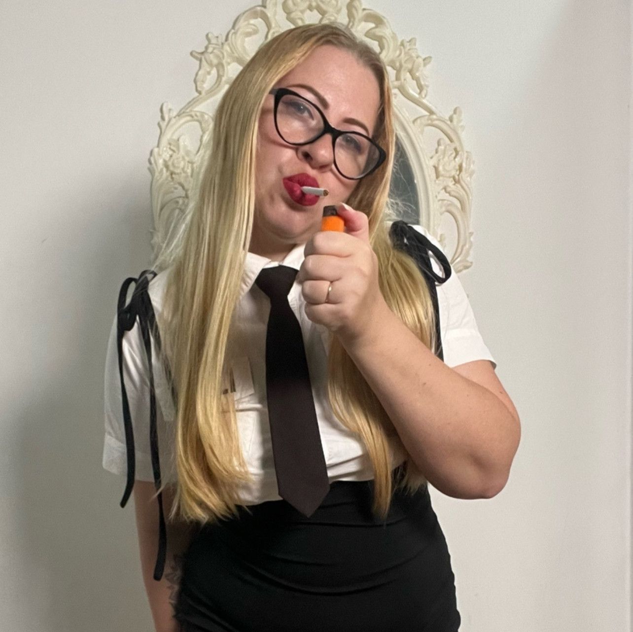 Hot Secretary smoke and flash pussy and boobs