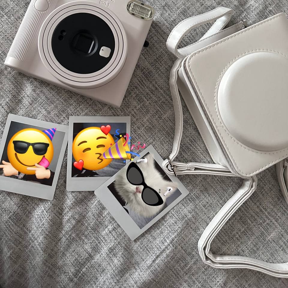 Signed Polaroid Set 5 photos