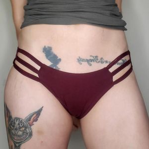 Maroon Cheekies