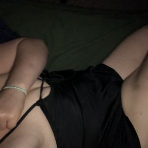 Shy Amateur Uploads Her First Photos