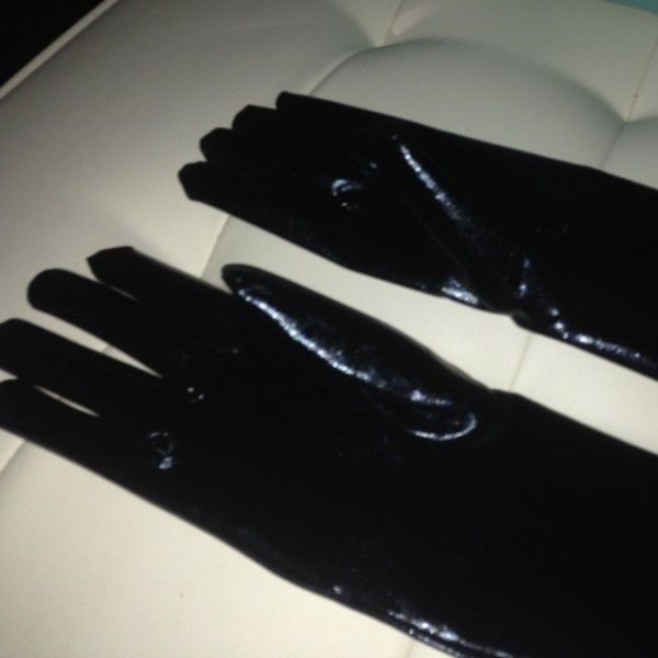 LaIssabellas show gloves