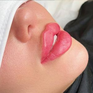 Cosmetologist services