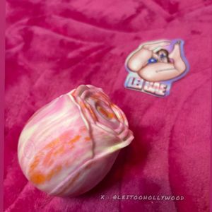 Trippy rose