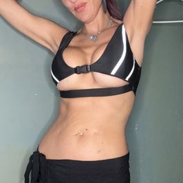 Snappy Underboob Sports Bra