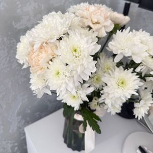 give flowers to a sweet girl