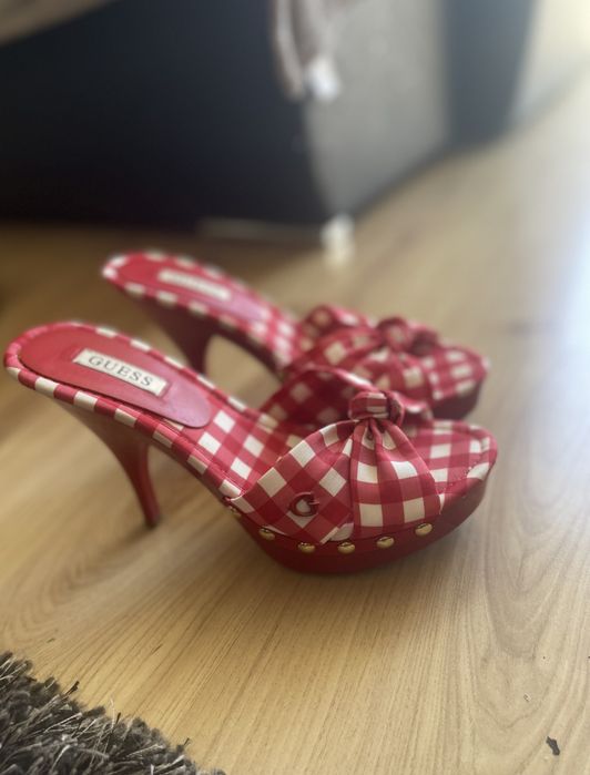 Red summer higheels GUESS