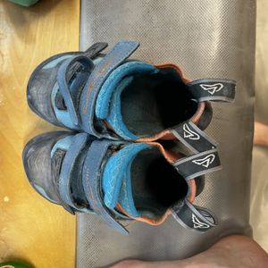 Old climbing shoes