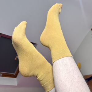 POSTAL: Yellow Socks