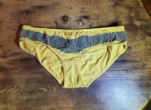 Full back yellow