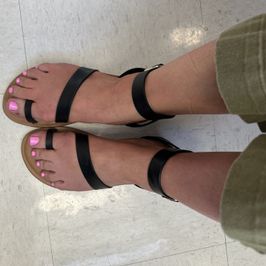 15 Pics of Pink Toenails in Black Sandals