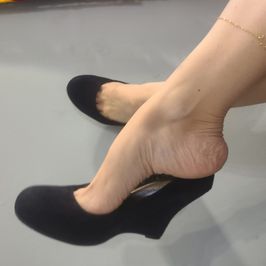 Size 9 Black Wedge Heels Shiny Insole