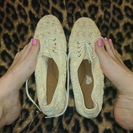 STINKY! SIZE 9 LACE CANVAS FLAT SNEAKERS SHOES