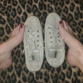 Size 9 Stinky Canvas Soft Toe Jam Sneakers Filled With Feet