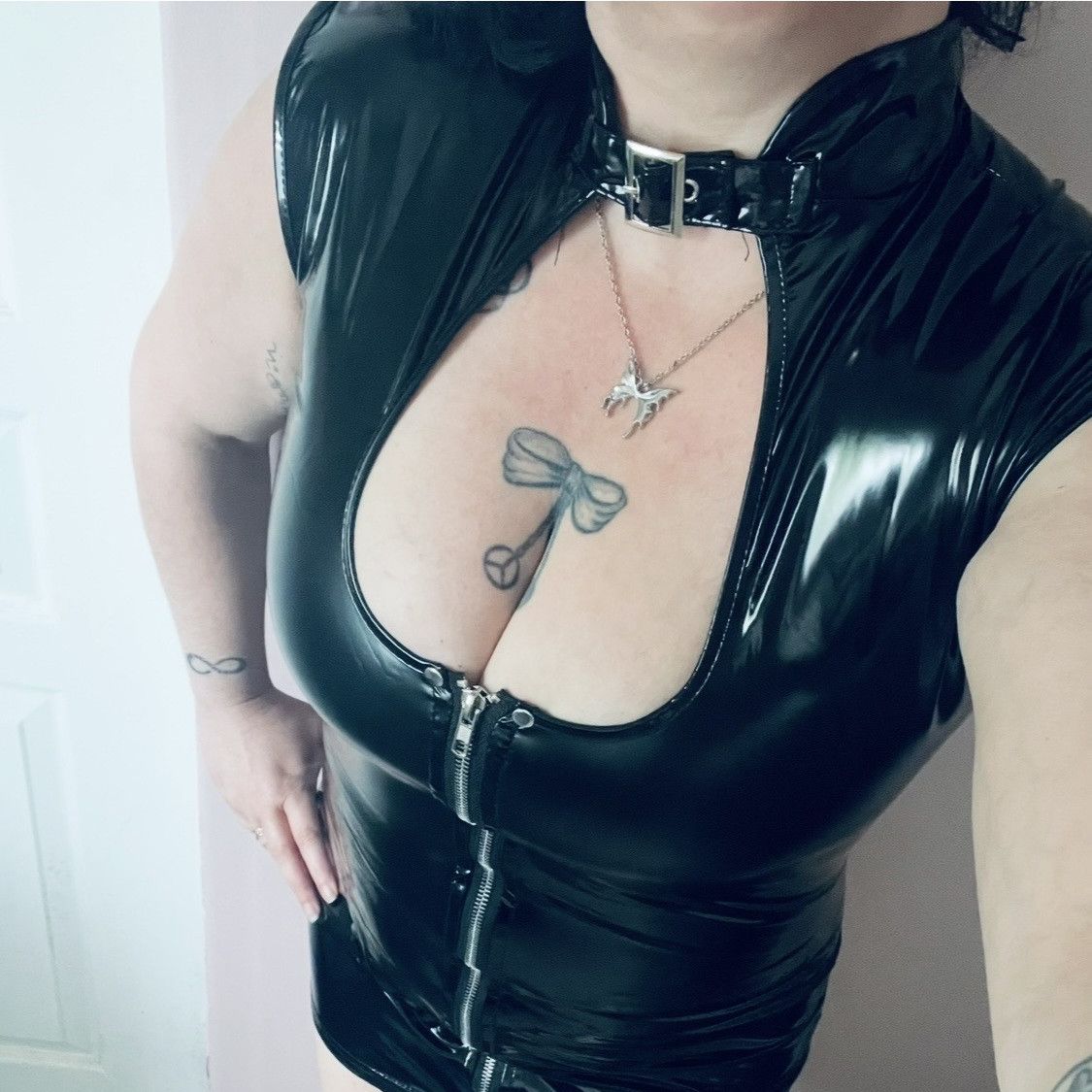 Robe vinyle neuve et jamais porté