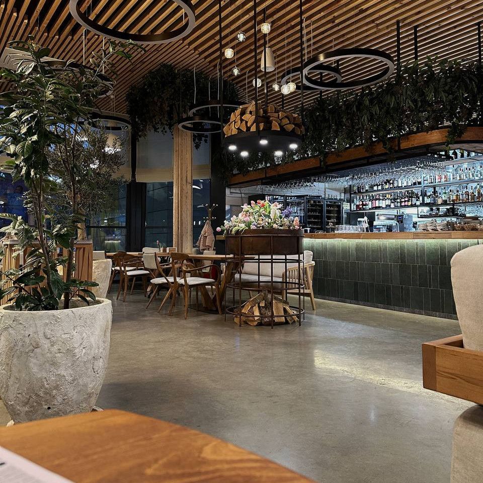 Treat me an evening at a restaurant