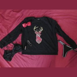 Mailed Outfit With Black Thong Lace Bra Lip Gloss Top Choker