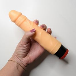 Dildo vibrating with batteries