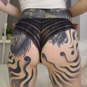 wore black lace panties