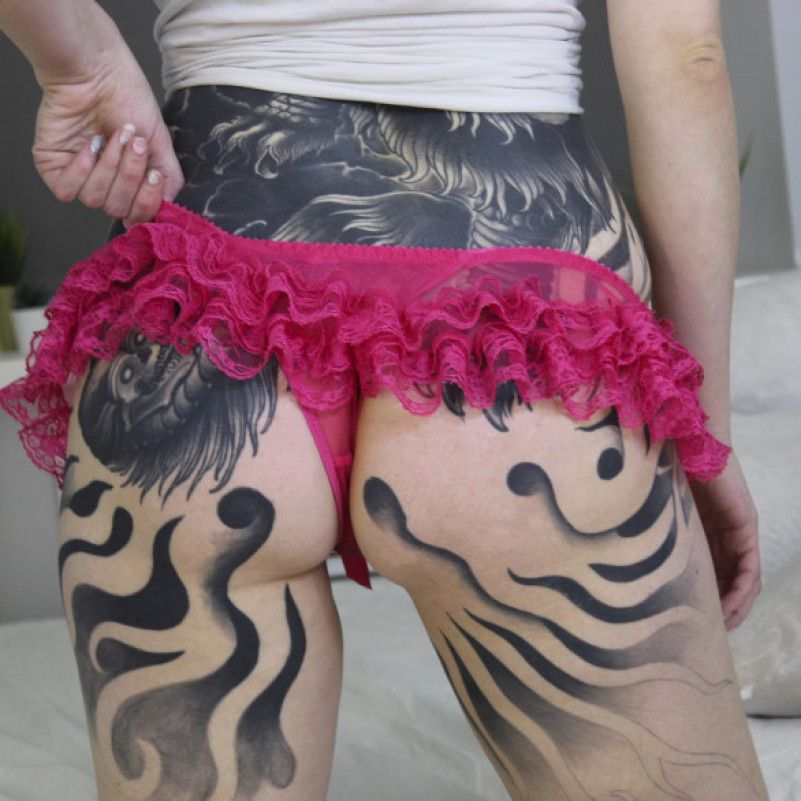 wore pink lase bikiny