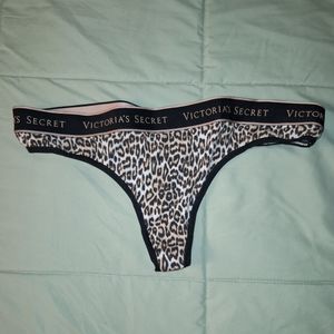 Leopard pring Victorias Secret Thong