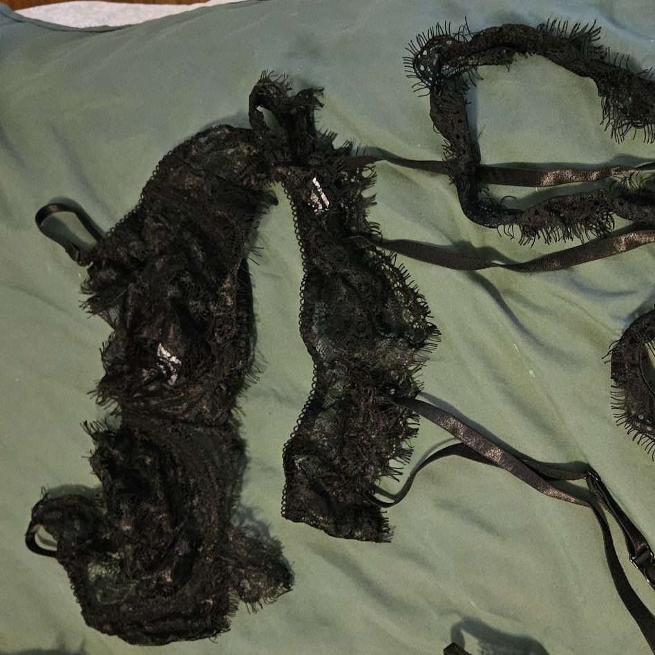 AVIDLOVE Black Lace Bra and panties with Garter