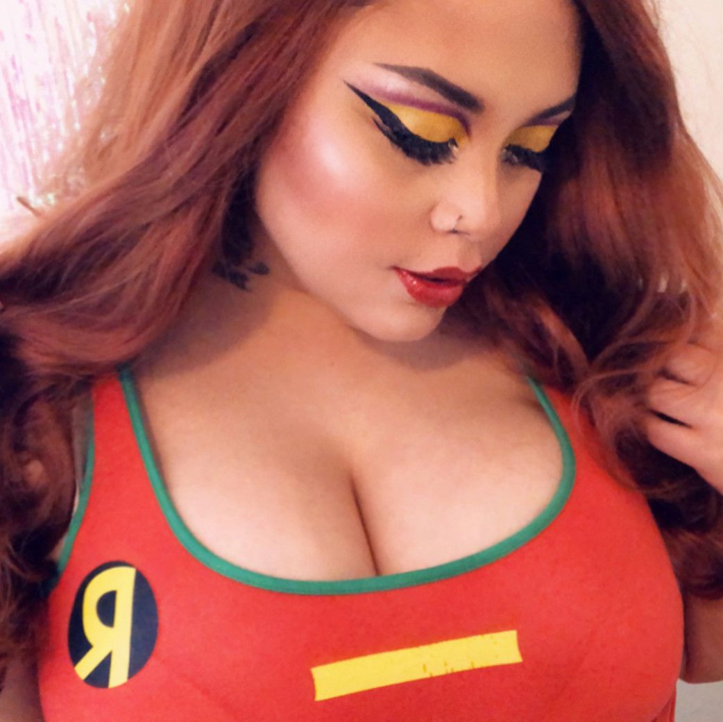 Robin Cosplay Photo set