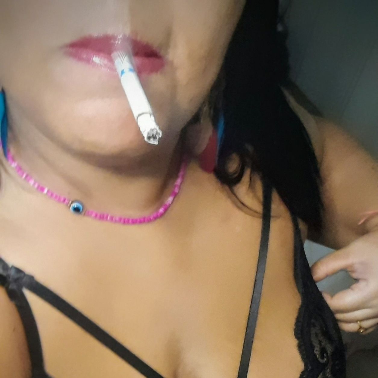 Watch me smoking and eating for 15 min Watch me smoking