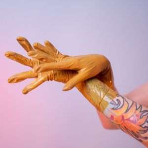 Short surgical gloves