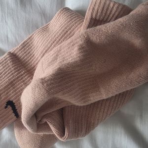 Salmon gym socks